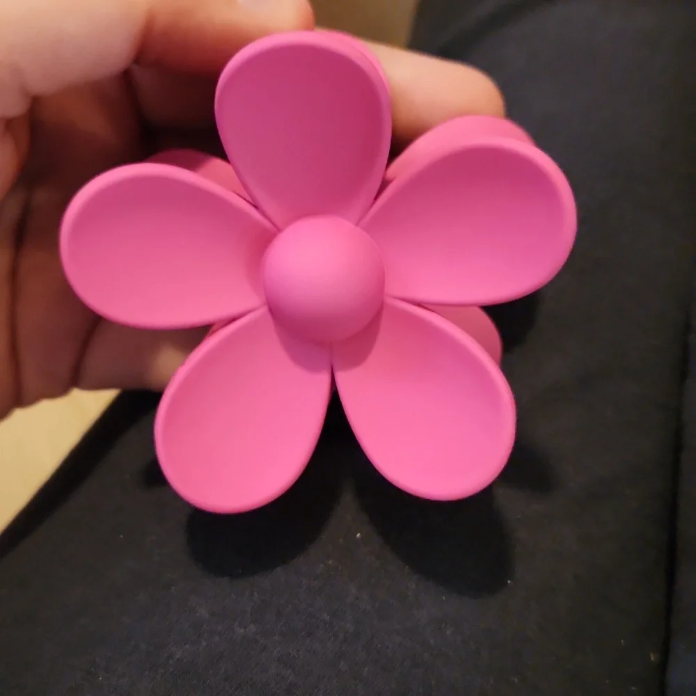 Pink flower hair clip - Picture 6 of 7